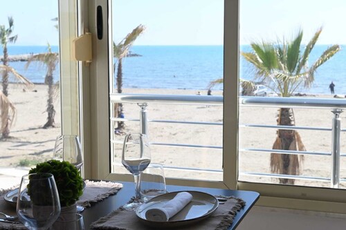 Wave Beachfront Apartments