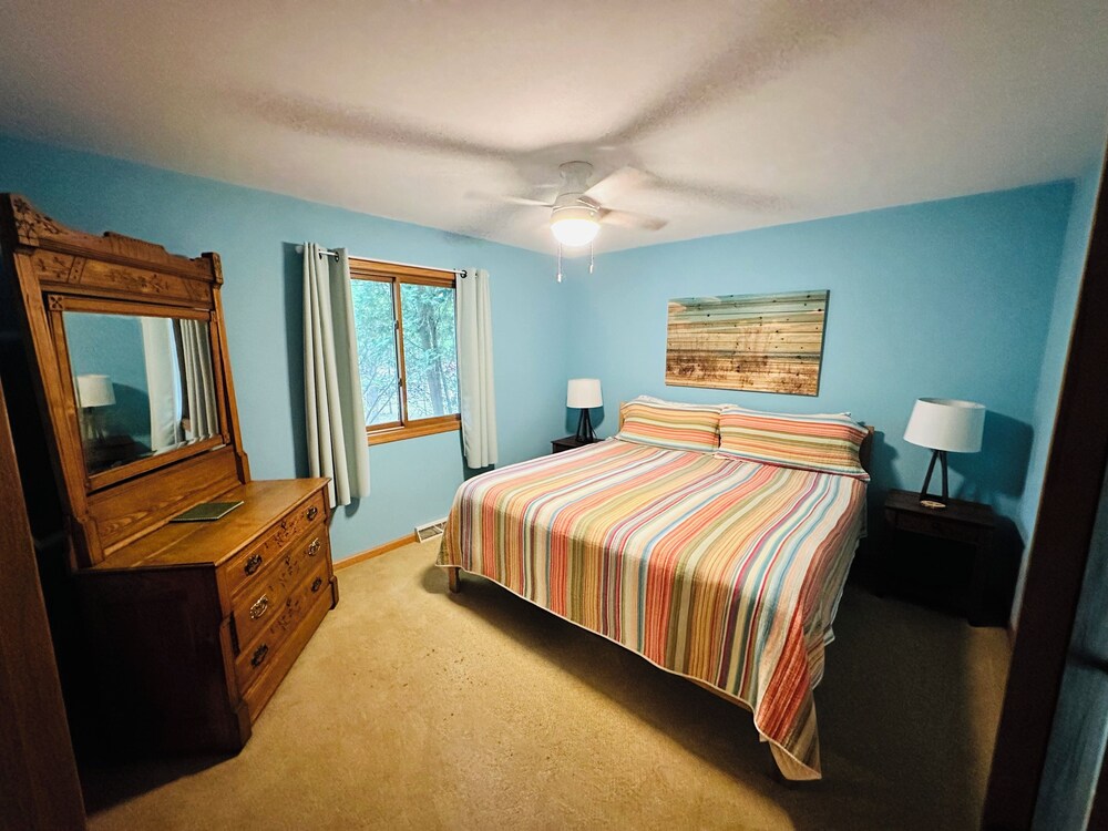 Game Room, 4 Min to Warren Dunes, Fire Pit and More! ShorewoodTower