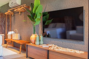 Desk, free WiFi - Gamboa Patacho (Porto de Pedras)