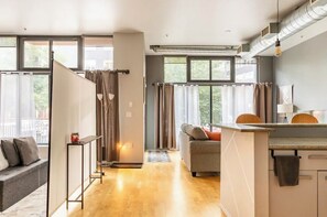 Smart-TV, Bücher, Computerbildschirme