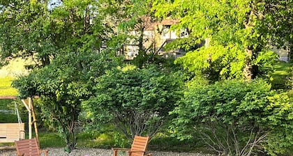 Gallatin Get-Away Bungalow Perfect for quilters, hunters, or families!