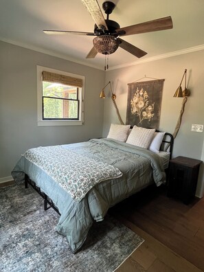 3 slaapkamers, een strijkplank/strijkijzer, wifi, beddengoed