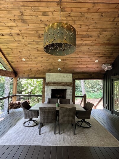 Relaxing Bright Mountain Getaway w/ Hot tub - Newly Renovated Cashiers Area Home