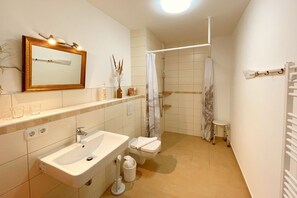 Towels - 63qm Große Hochwertige 2-zimmer Ferienwohnung, für 2 Personen Geeignet. - Bernsteinquartier (Loddin)