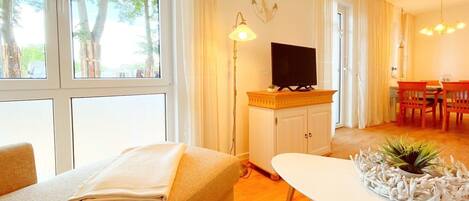 TV, ping pong, stereo