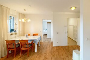 Dining - 63qm Große Hochwertige 2-zimmer Ferienwohnung, für 2 Personen Geeignet. - Bernsteinquartier (Loddin)