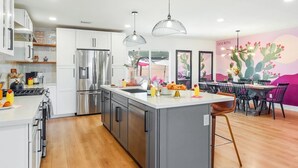 Private kitchen - Casa Nopal - Heated Pool! 5 Mins to Old Town! (Scottsdale)