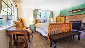 5 chambres, bureau, fer et planche à repasser, lit parapluie