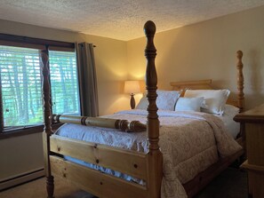 3 bedrooms, iron/ironing board, free WiFi, bed sheets - Location Location Location  (Farmington)