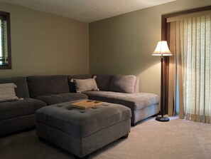 Smart TV, fireplace, books - Location Location Location  (Farmington)