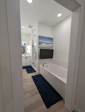 Shower, hair dryer, bidet, towels