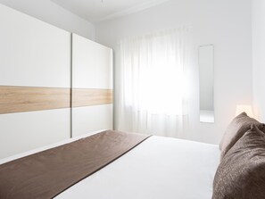 2 bedrooms, iron/ironing board, travel cot, free WiFi - Holidays2Malaga Pasaje close Train Station AVE (.Málaga)