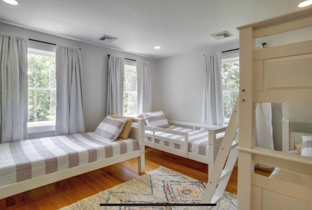 Renovated Edgartown getaway, minutes from beaches and downtown