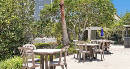 Cozy Condos Near Universal & Seaworld