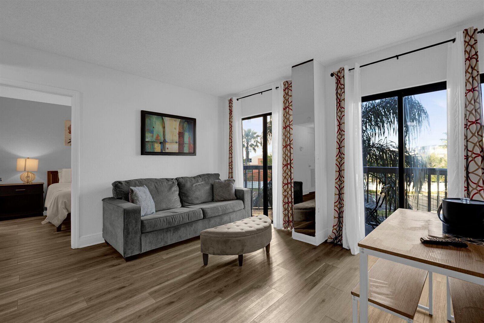 Familienapartment, Mehrere Betten, Küche, eingeschränkter Seeblick | Wohnbereich