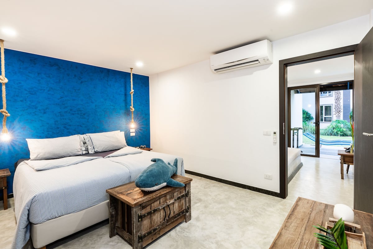 Quarto casal superior | Frigobar, cofres nos quartos, cortinas blackout, Wi-Fi de cortesia