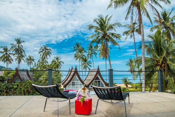 Suite estudio ejecutiva | Minibar, caja de seguridad en la habitación y decoración personalizada 