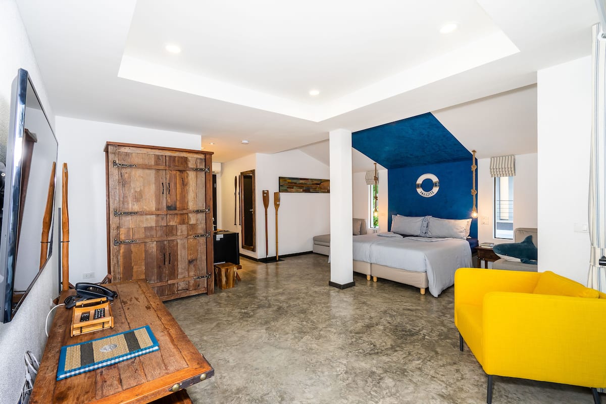 Quarto casal luxo | Frigobar, cofres nos quartos, cortinas blackout, Wi-Fi de cortesia