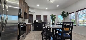 Fridge, microwave, oven, stovetop - Chandelier, Marble Table & Beautiful Outdoor Space
 (Long Beach)