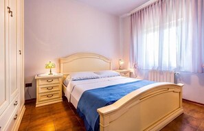 3 slaapkamers, een strijkplank/strijkijzer, wifi, beddengoed