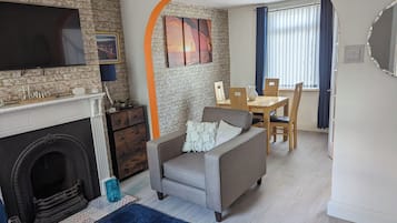 TV, fireplace