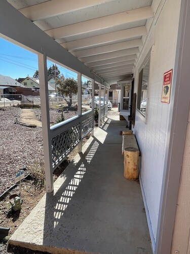 New Cozy Home w/ Mountain View