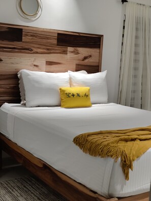 2 bedrooms, iron/ironing board, WiFi, bed sheets - Luxury Caribbean getaway in Ocho Rios, Jamaica, minutes from Dunn's River Falls (Ocho Rios)