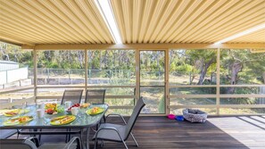 Outdoor dining - 124 Rocky Point Rd - pet friendly, air con, Wi-Fi, high chair and Cot (Fingal Bay)