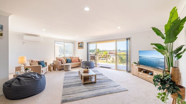 تلفزيون ذكي، كُتُب