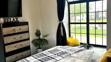 1 bedroom, in-room safe, iron/ironing board, free WiFi