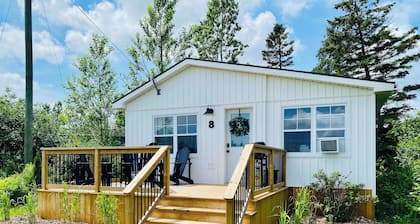 Cottage #8 - 2 bedroom cottage - family & pet friendly!