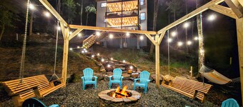 Lux Home, Hot tub, Firepit, Game & Movie Rooms, Boone-12min