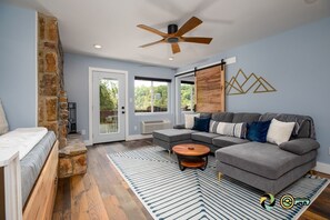 Télévision, cheminée