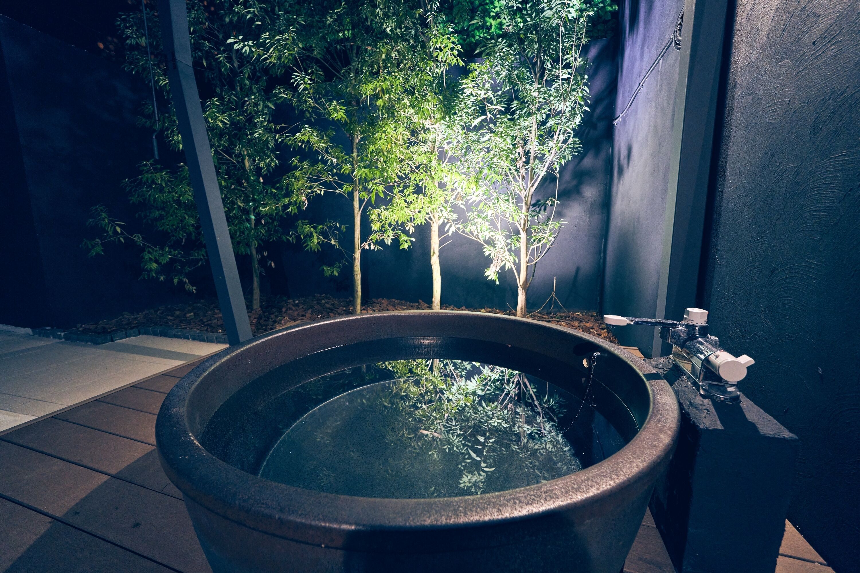 Luxury-Villa | Badezimmer | Badewanne und Dusche (separat), Quellwasserbad, Regendusche