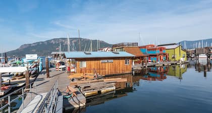 2 Bedroom suite with hot tub! Minutes to local attractions, dining, and trails!