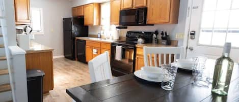 Refrigerador, microondas, horno, placa de cocina