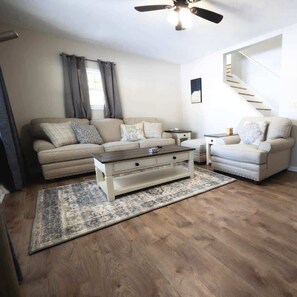 Fernseher, Kamin, Arbeitsbereiche