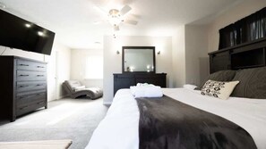 4 Schlafzimmer, Schreibtisch, Bügeleisen/Bügelbrett, Reisekinderbett