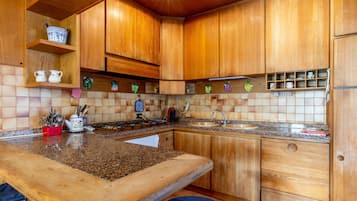 Réfrigérateur, four, plaque de cuisson, lave-vaisselle