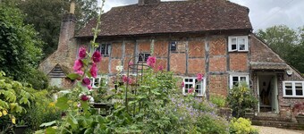 Beautiful 16th century house in national park 1 hr from London with small pool