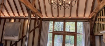 Beautiful one Bed Barn in national park 1 hr from London with small pool
