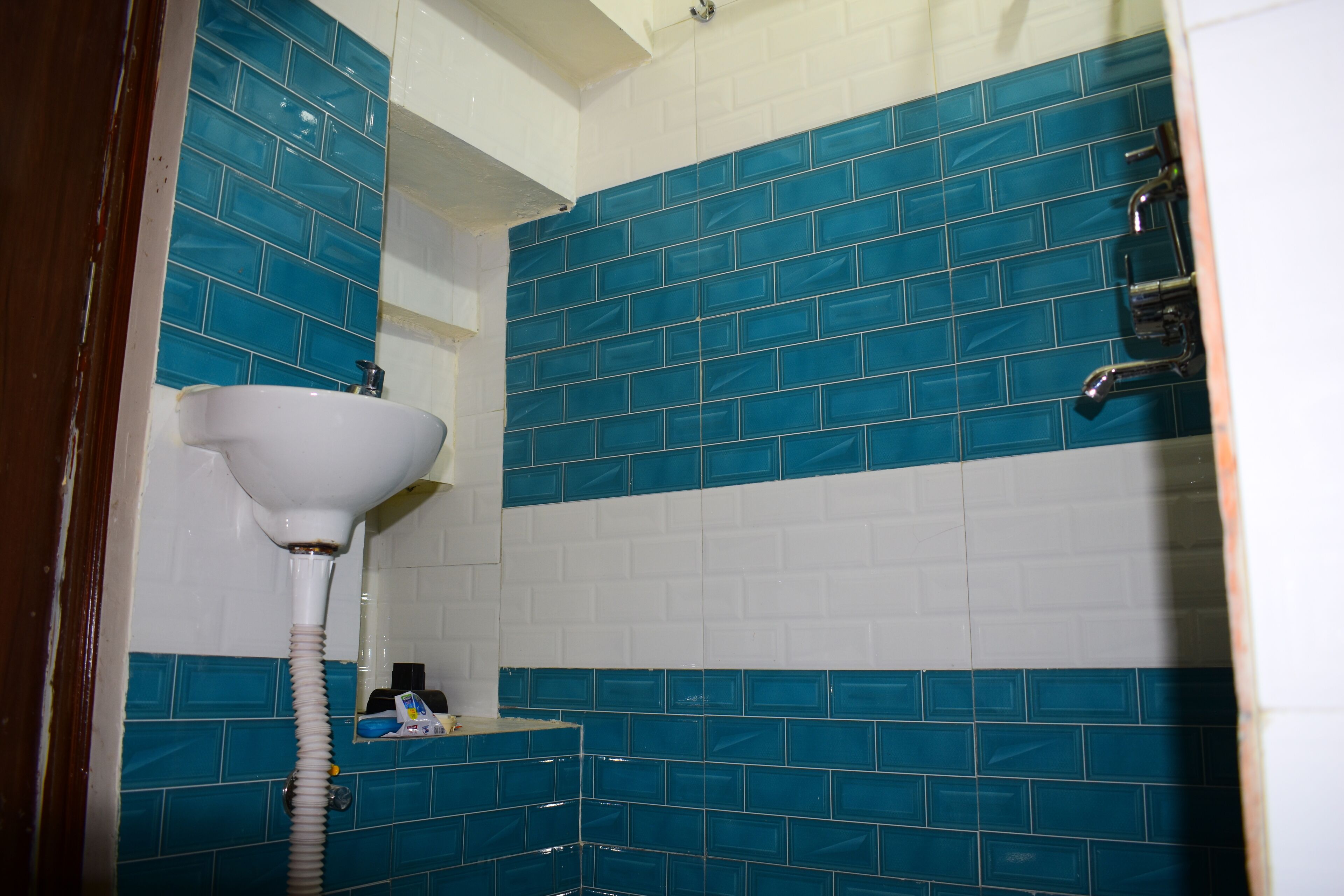 Chuveiro, toalhas de banho