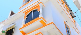 Comfy stay near all attractions for you.