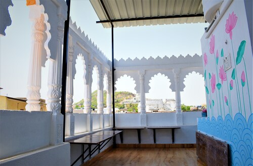 Comfy stay near all attractions for you.