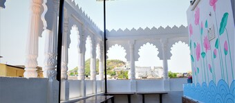 Comfy stay near all attractions for you.