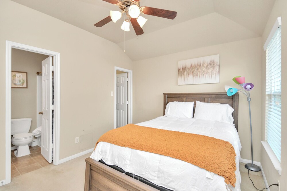 Katy Villa. 3BR 3.5BT Ensuite Near I10 KatyMills & Memorial Hermann