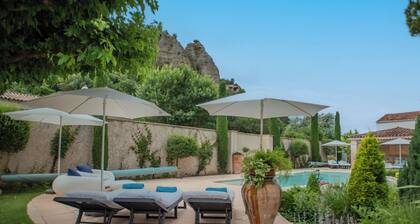 Villa avec beau jardin et piscine privée