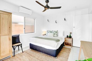 3 slaapkamers, een strijkplank/strijkijzer, reisbedje, gratis wifi