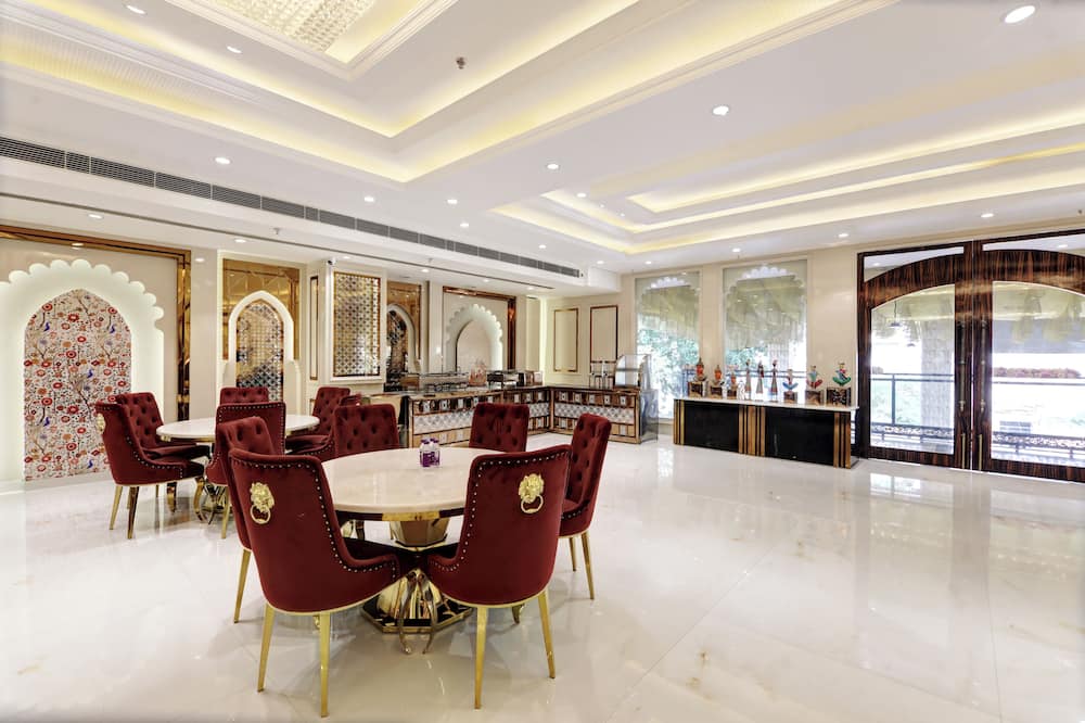 Hotel the Rasa vasundhara