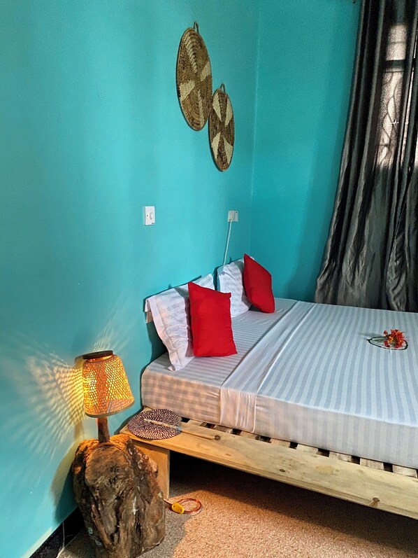 3 habitaciones, tabla de planchar con plancha, wifi y ropa de cama 